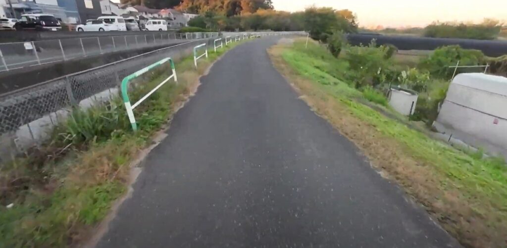 肉眼で富士山が見えますが、この写真では無理です