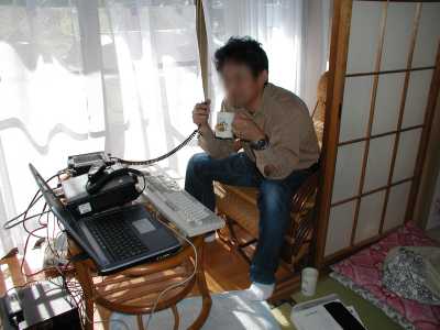 ママの入れてくれたコーヒー飲みながらノンビリとコンテスト参加中