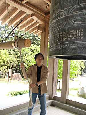 鐘撞き堂で