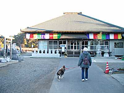 初詣はご近所の西善寺にhinode2007_04