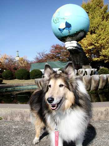 名古山霊園のシンボルの地球儀