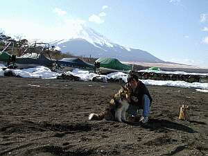 パパと富士山をバックに